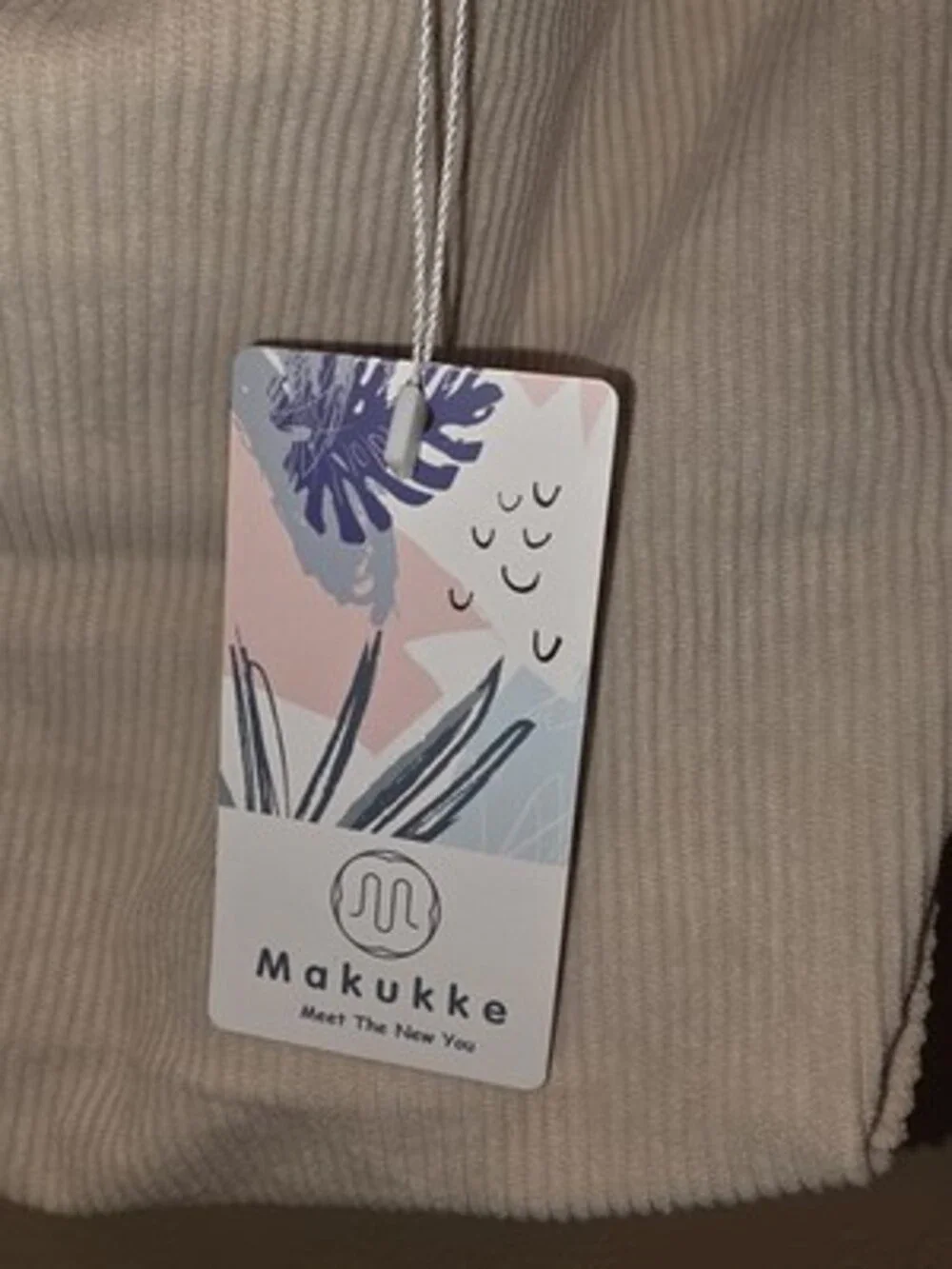Makukke Beige Shoulder Bag Zip Closure Adjustable Strap Pockets